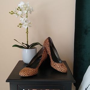 BANANA REPUBLIC Leopard Haircalf Pumps